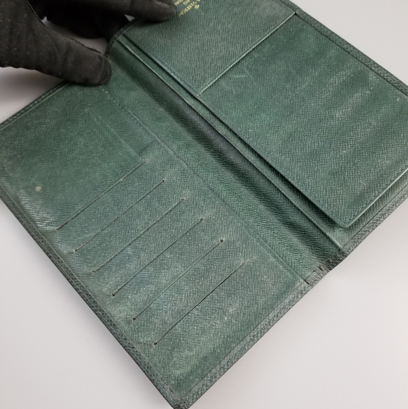 LOUIS VUITTON Vintage Taiga bifold wallet lime green Solid color France - Picture 2 of 16